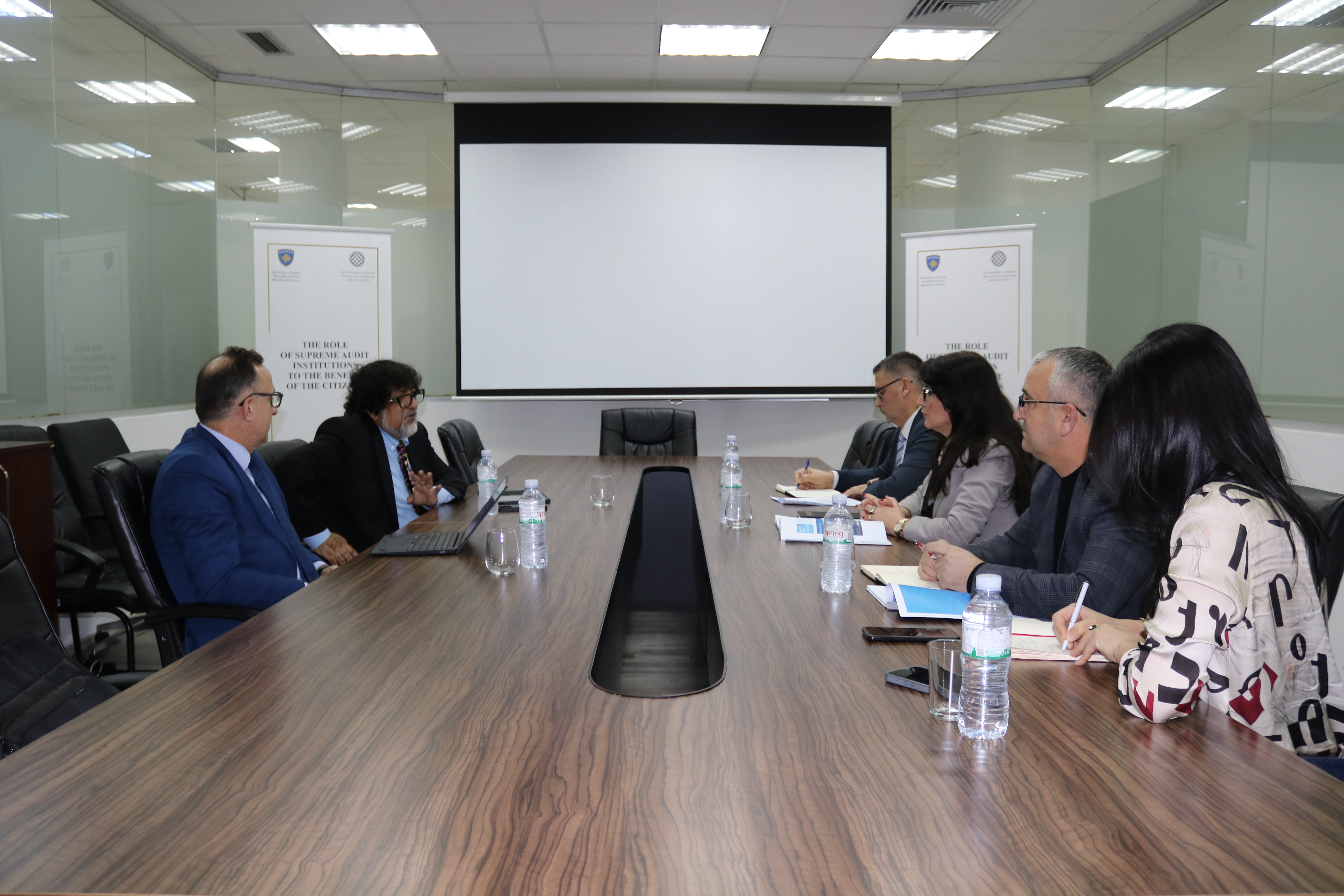 Auditimi publik në fokus të takimit të Auditores së Përgjithshme me misionin e FMN-së 